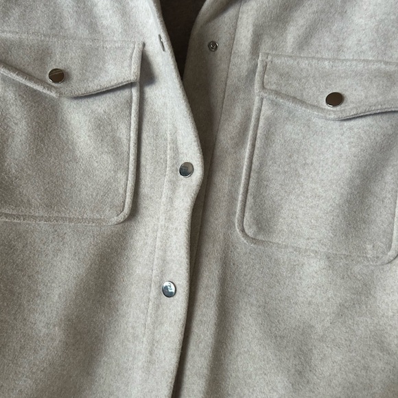 Zara Soft Overshirt. Oversized Metal Snap Front Closure. - Picture 2 of 8